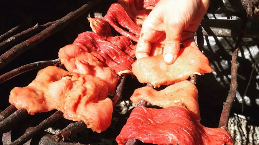 Putting meat in an improvised smoker